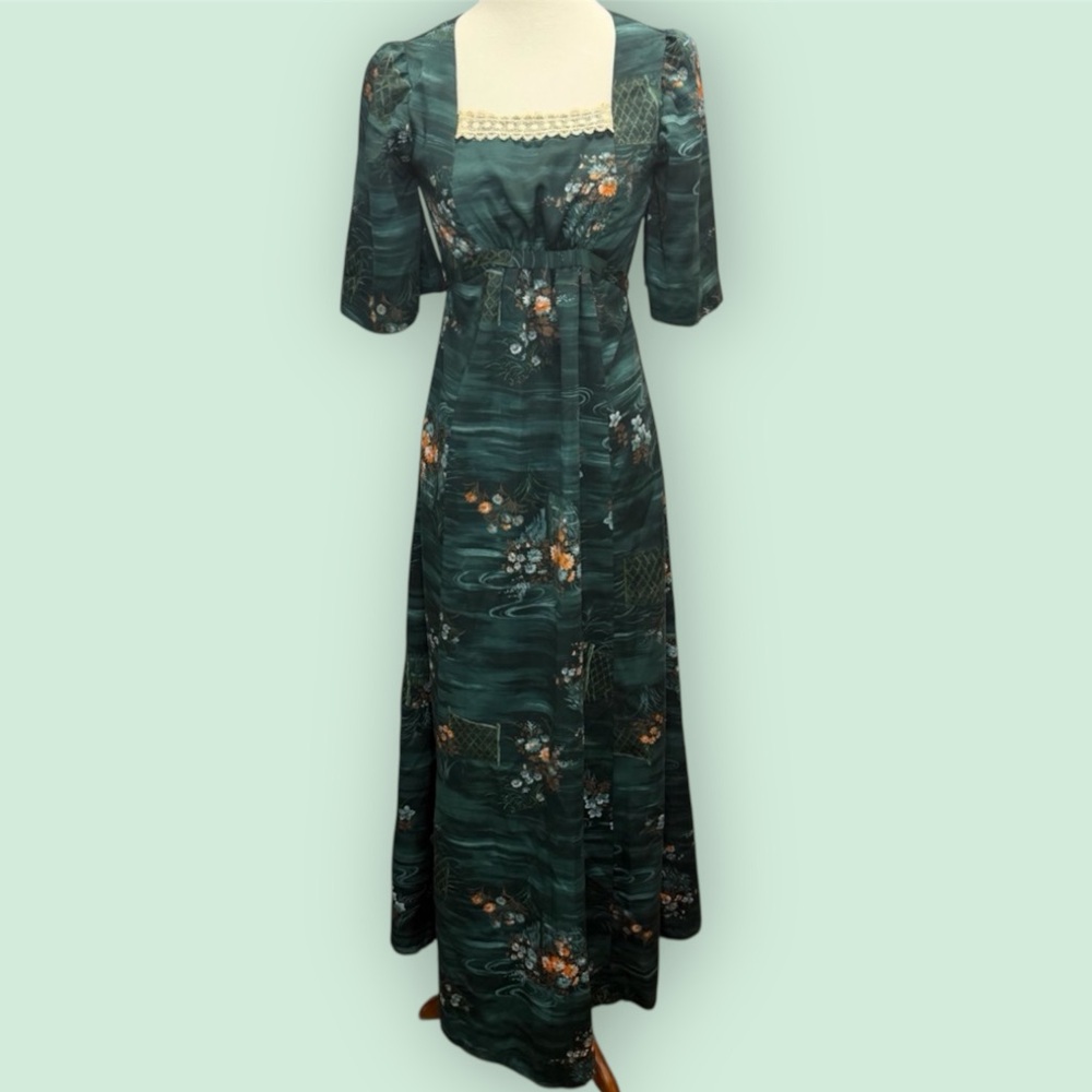 Beautiful 70’s Bell Sleeve Novelty Print Floral Maxi